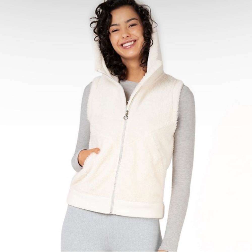 Women Kyodan Angel 2.0 Sherpa Vest in Ivory Size M